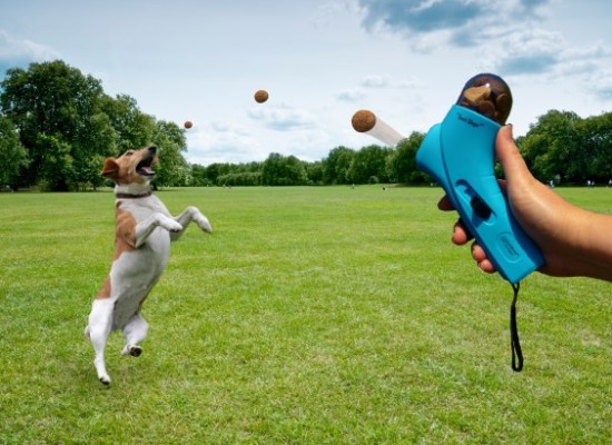 Leteći bacač hrane za pse!