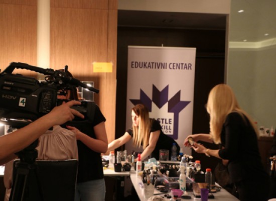 5 OBUKA PO CENI JEDNE (kurs izlivanja noktiju+ kurs nadogradnje noktiju+ kurs korekcije gela I skidanje gel laka+ kurs gel laka + kurs sminkanja)