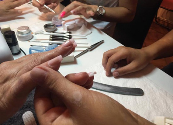 5 OBUKA PO CENI JEDNE (kurs izlivanja noktiju+ kurs nadogradnje noktiju+ kurs korekcije gela I skidanje gel laka+ kurs gel laka + kurs sminkanja)